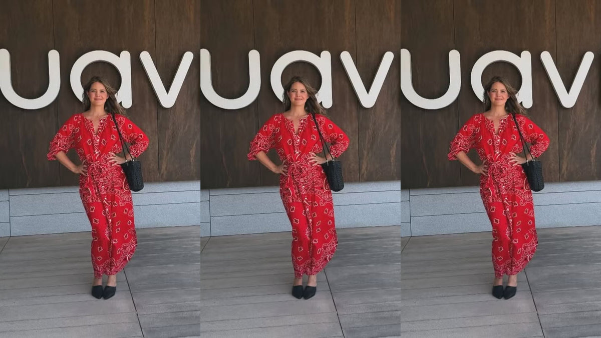 Isabelle Junot apuesta por el vestido caftán estampado de Coosy, una de las tendencias boho imprescindibles del verano
