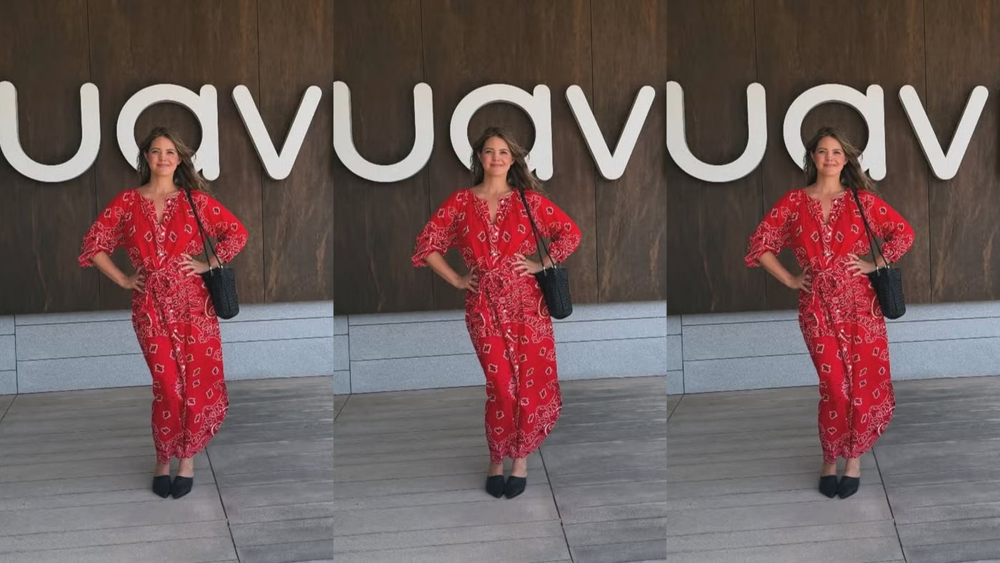 Isabelle Junot apuesta por el vestido caftán estampado de Coosy, una de las tendencias boho imprescindibles del verano