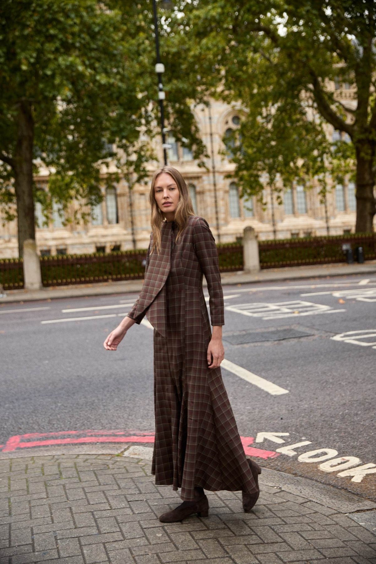 VESTIDO ARIANA MARRON