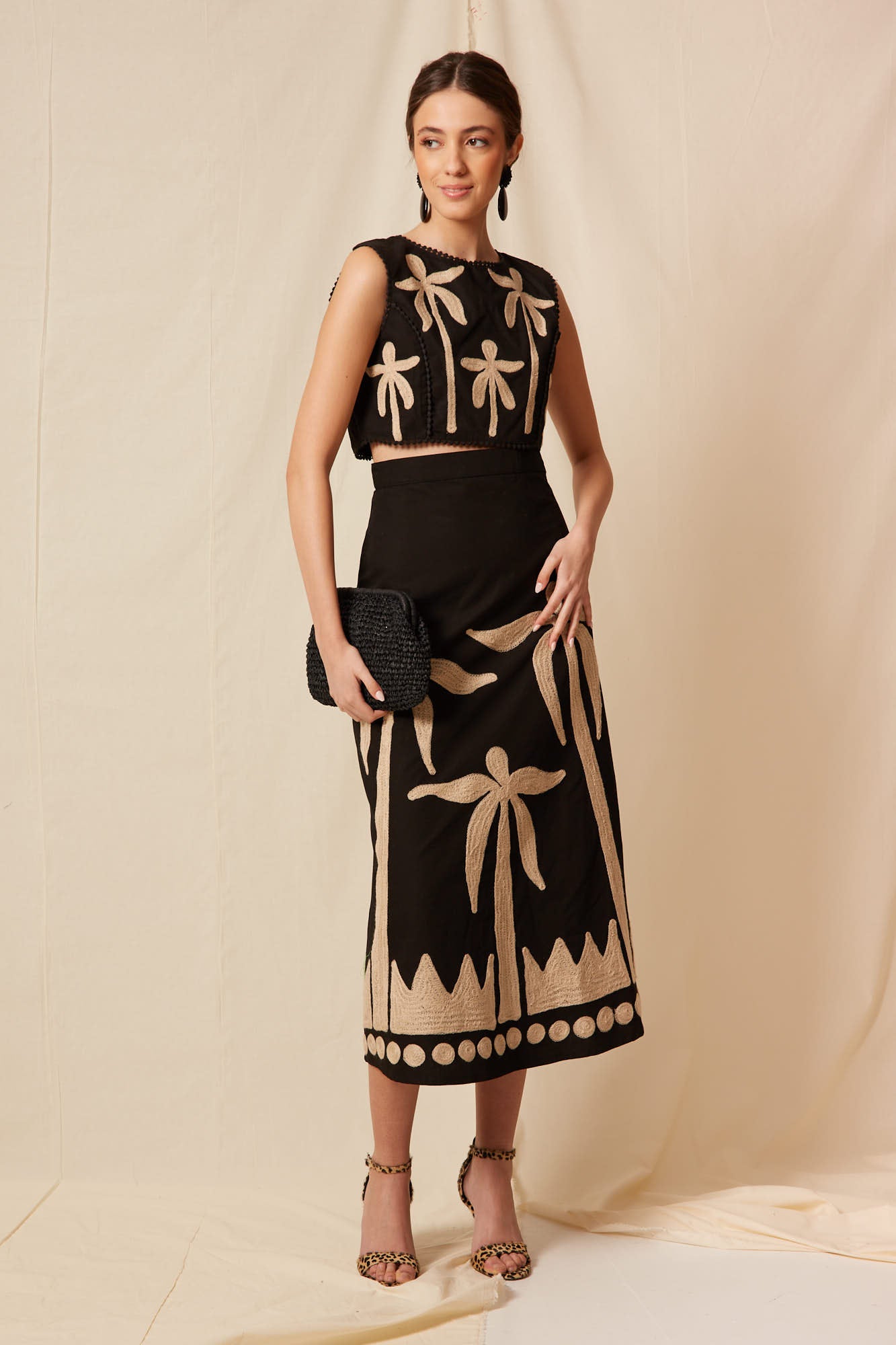 CONJUNTO DALIASNEGRO 