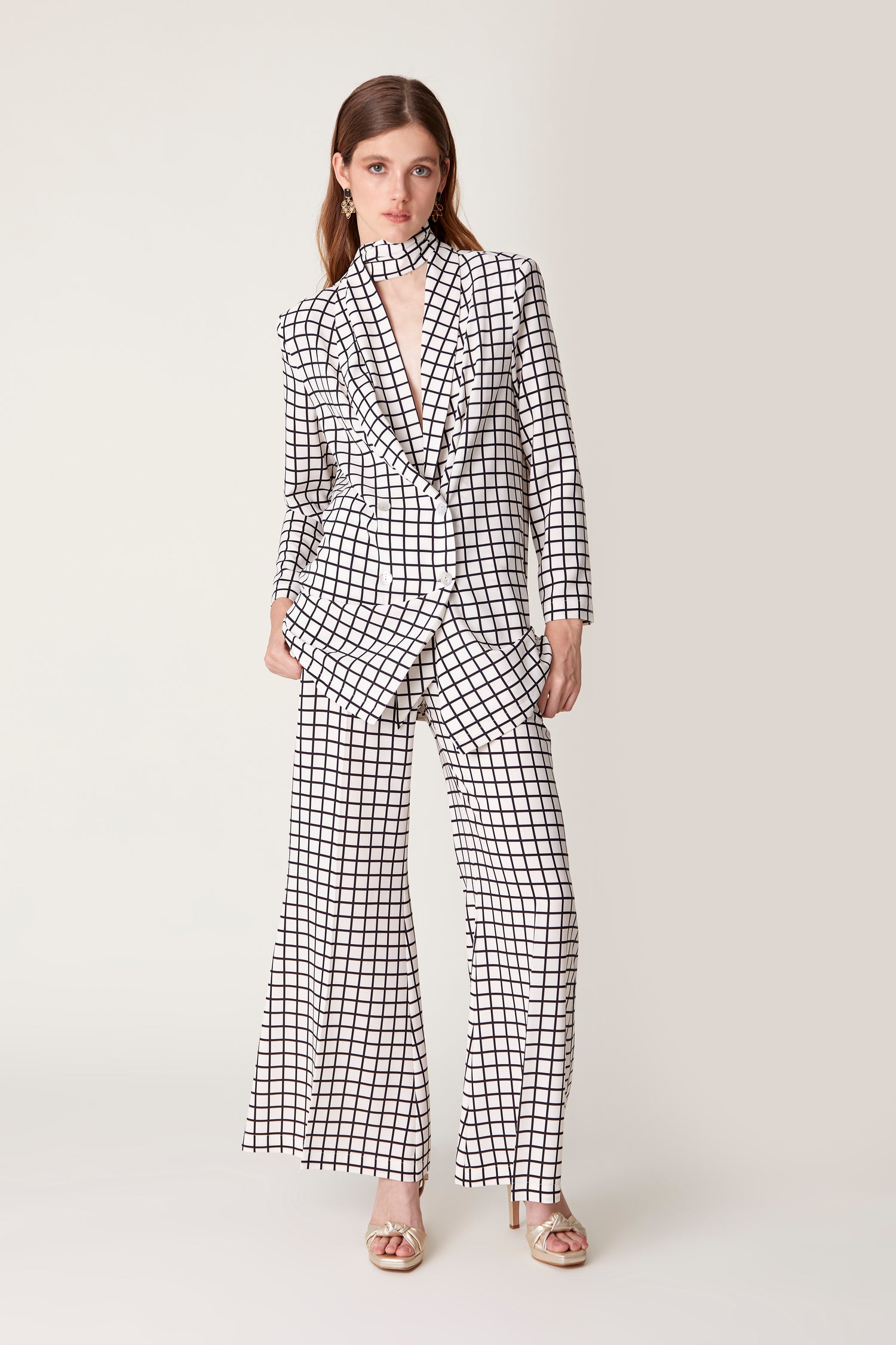 PANTALON NAOCUADROS BLANCOS 