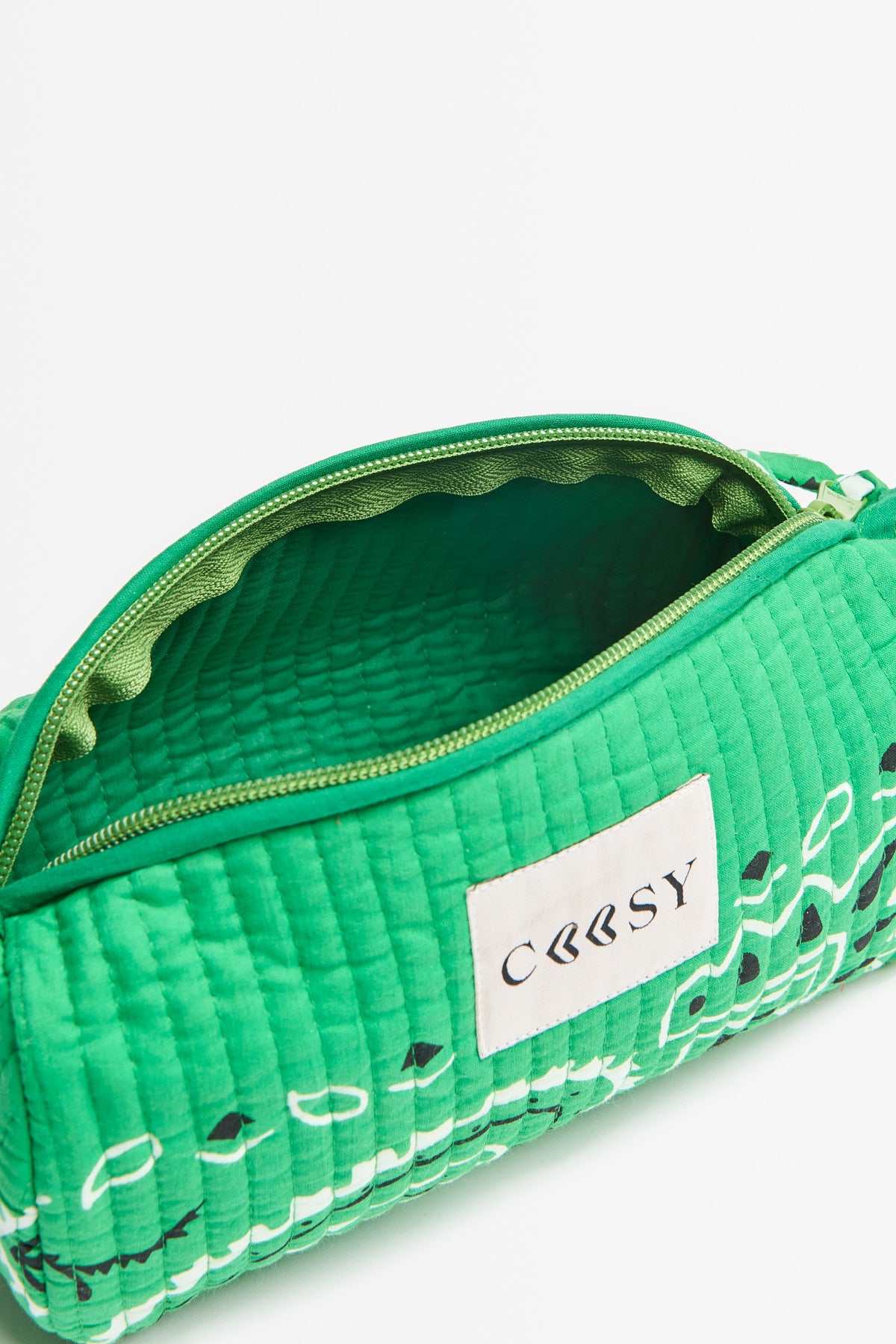 LUPITA TOILETRY BAG GREEN