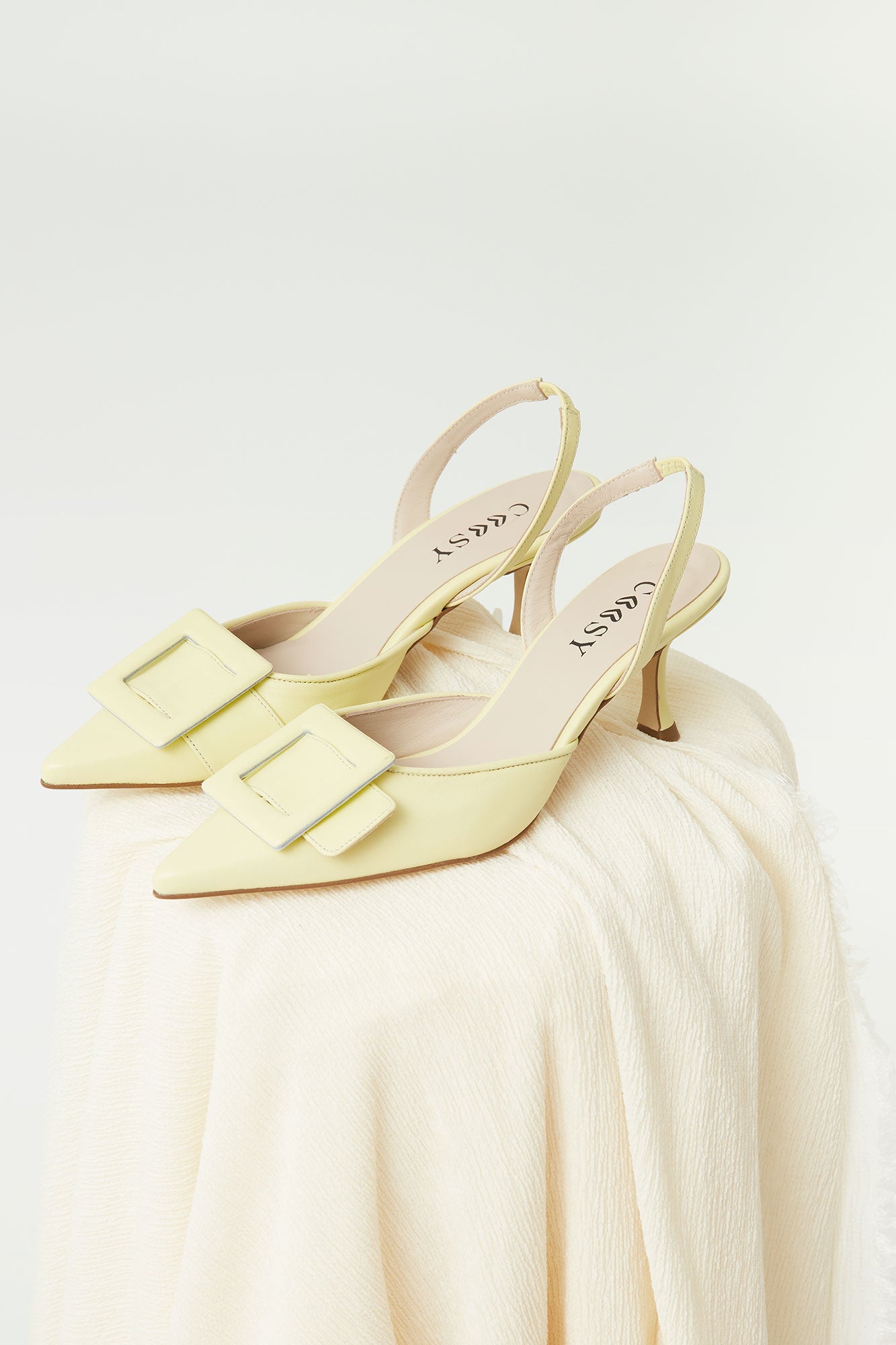 ZAPATO PIEL AMARILLO