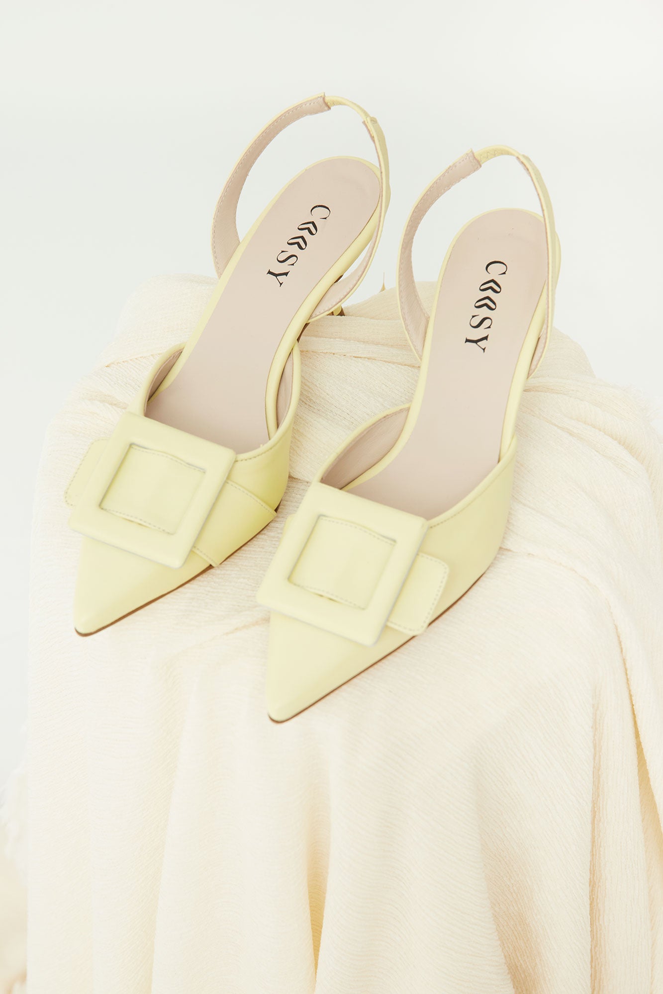 ZAPATO PIEL AMARILLO