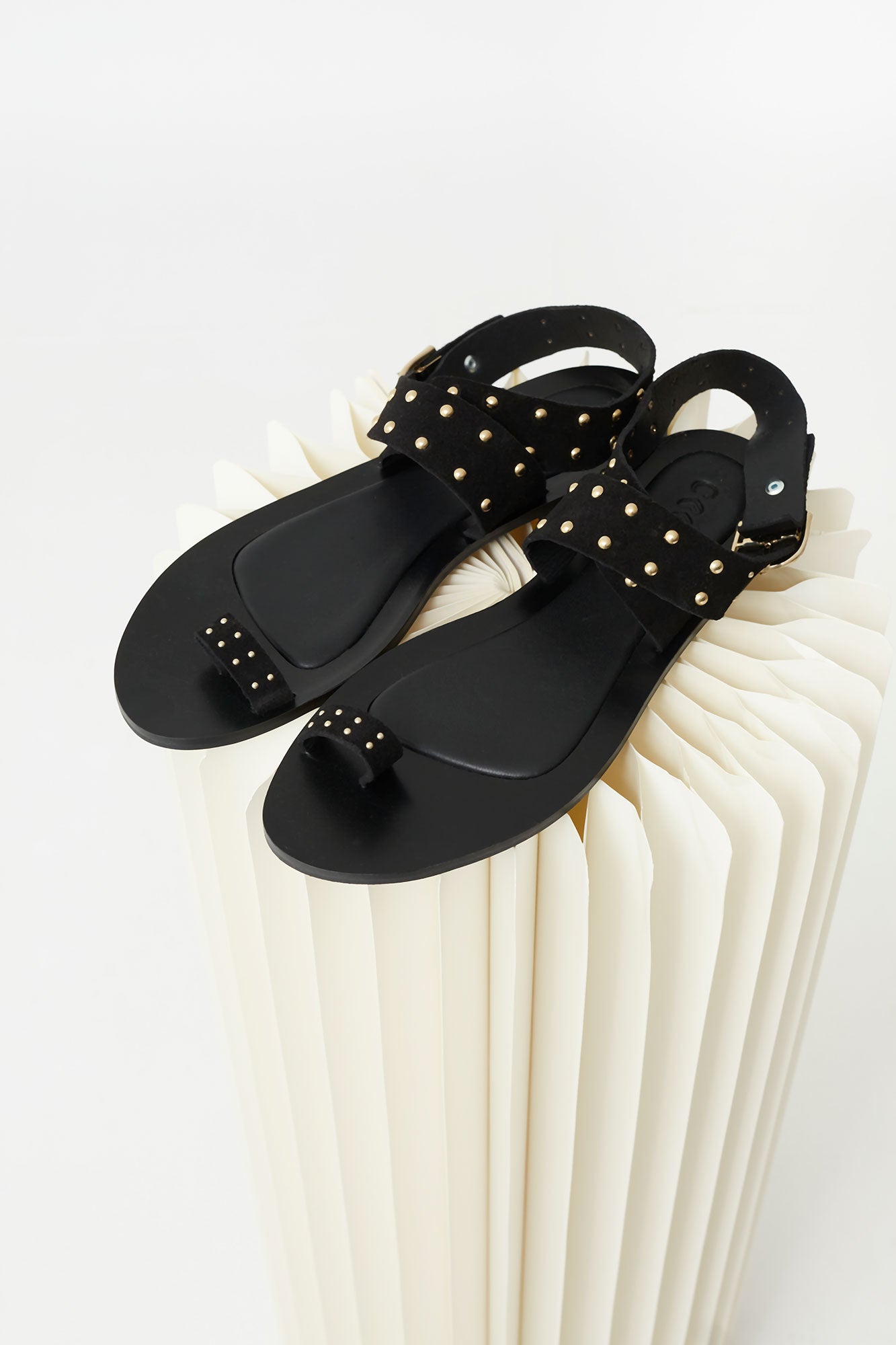 SANDALIAS TACHAS NEGRO