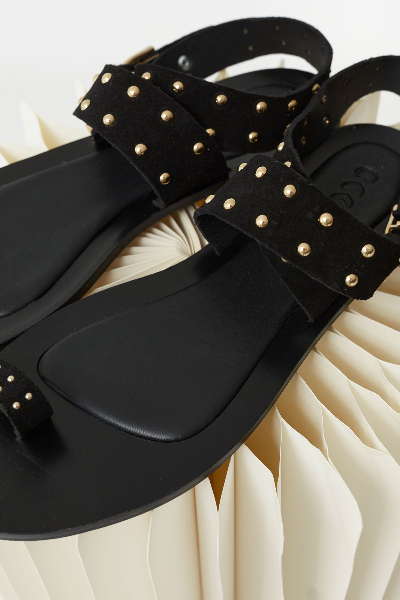 SANDALIAS TACHAS NEGRO