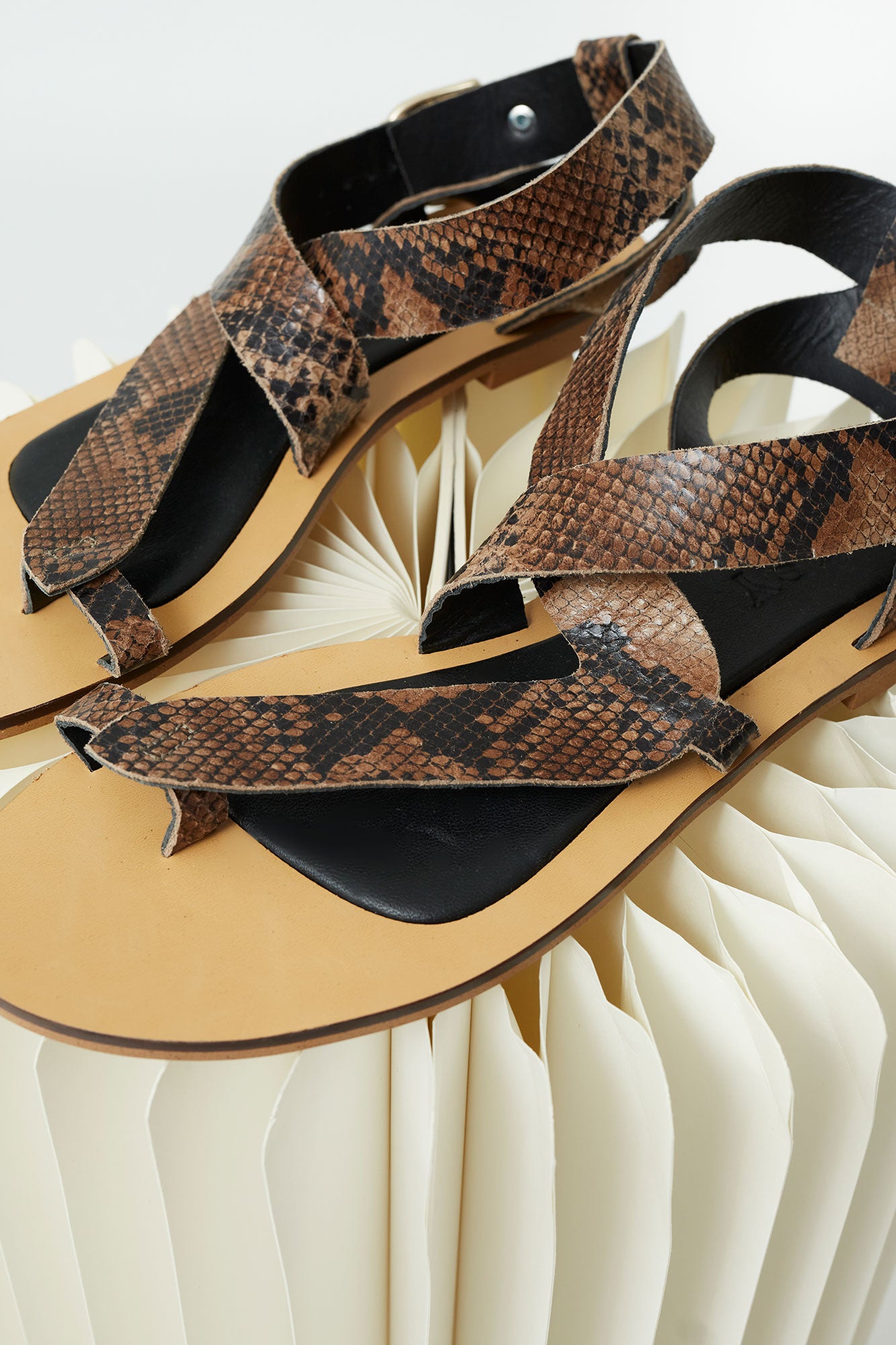 SANDALIAS SNAKE MARRON