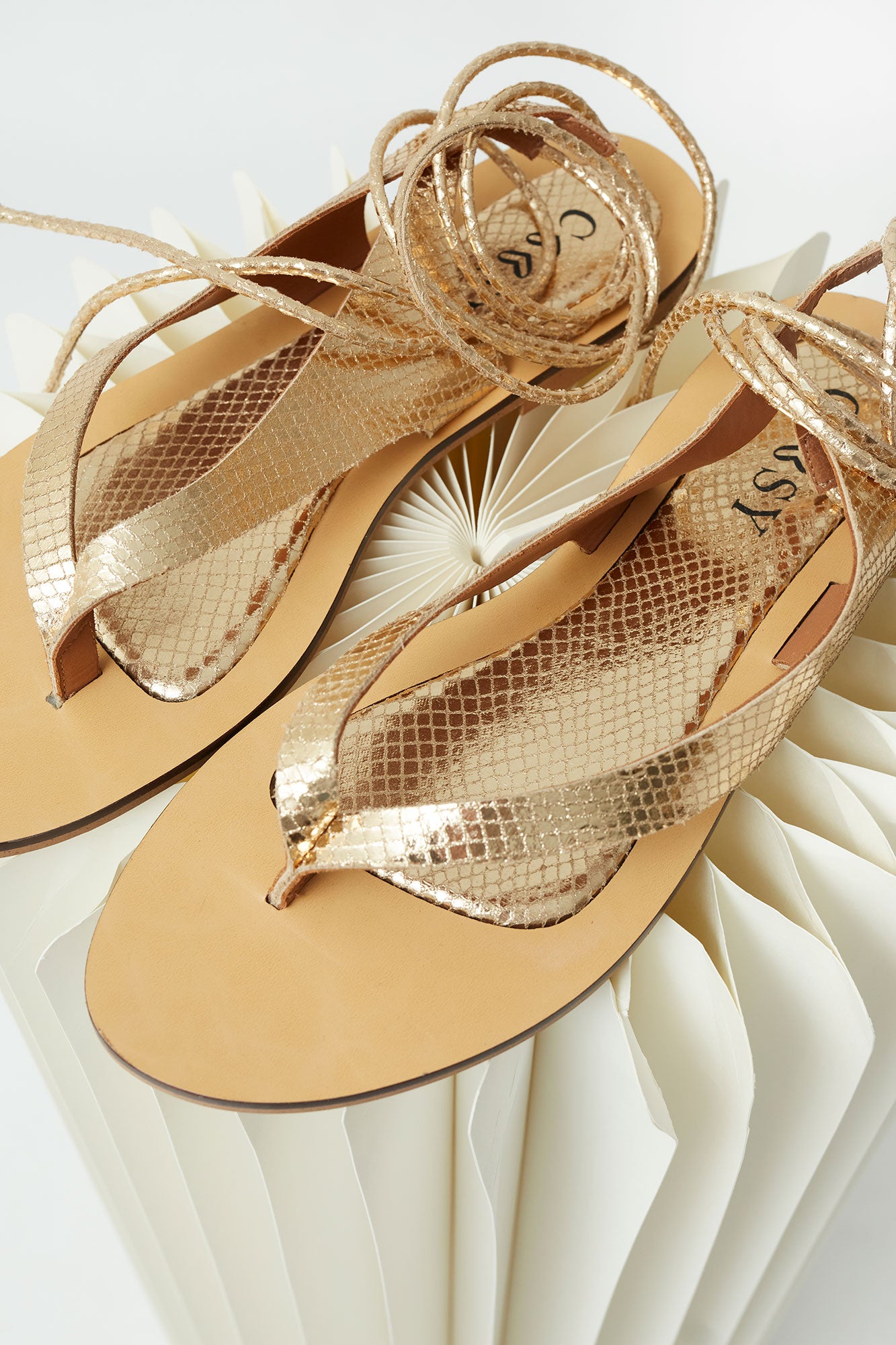 SANDALIAS ORO DORADO