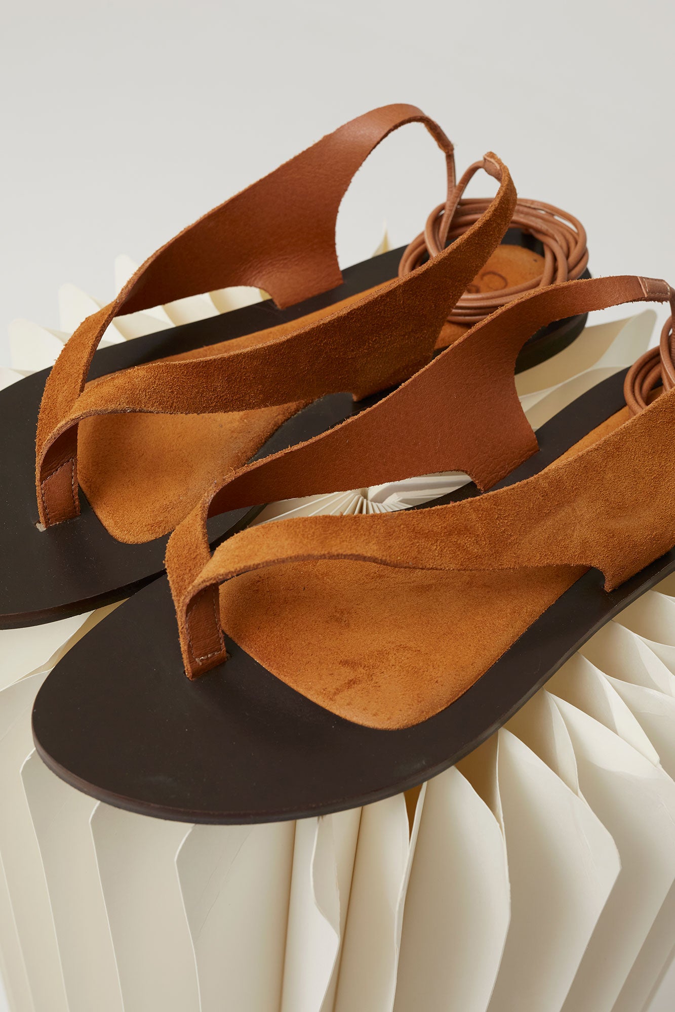 SANDALIAS TRENZA MARRON