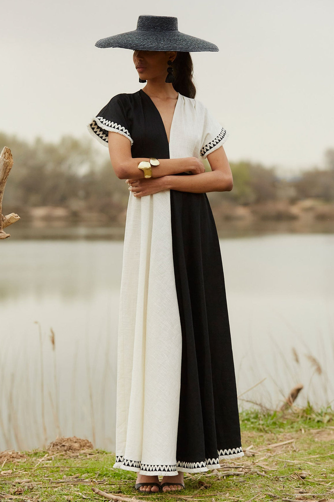 CARMELA WHITE/BLACK DRESS