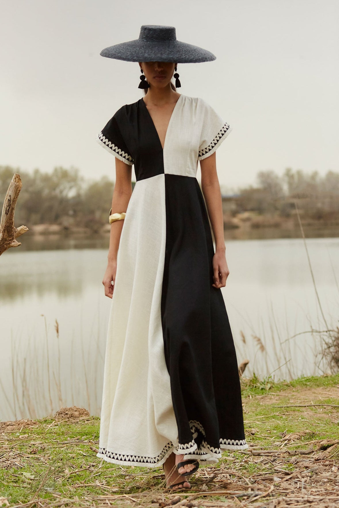CARMELA WHITE/BLACK DRESS
