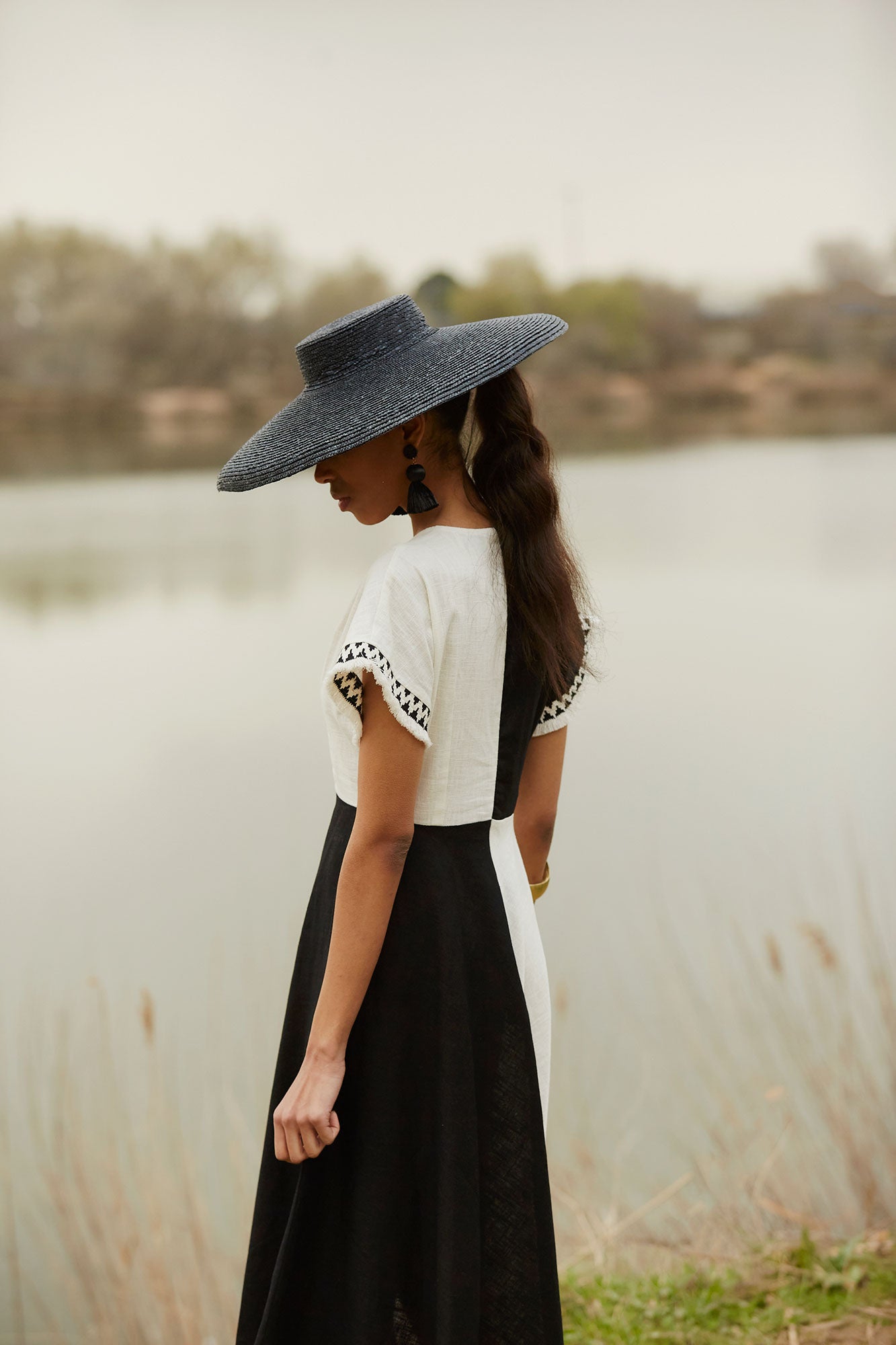 CARMELA WHITE/BLACK DRESS