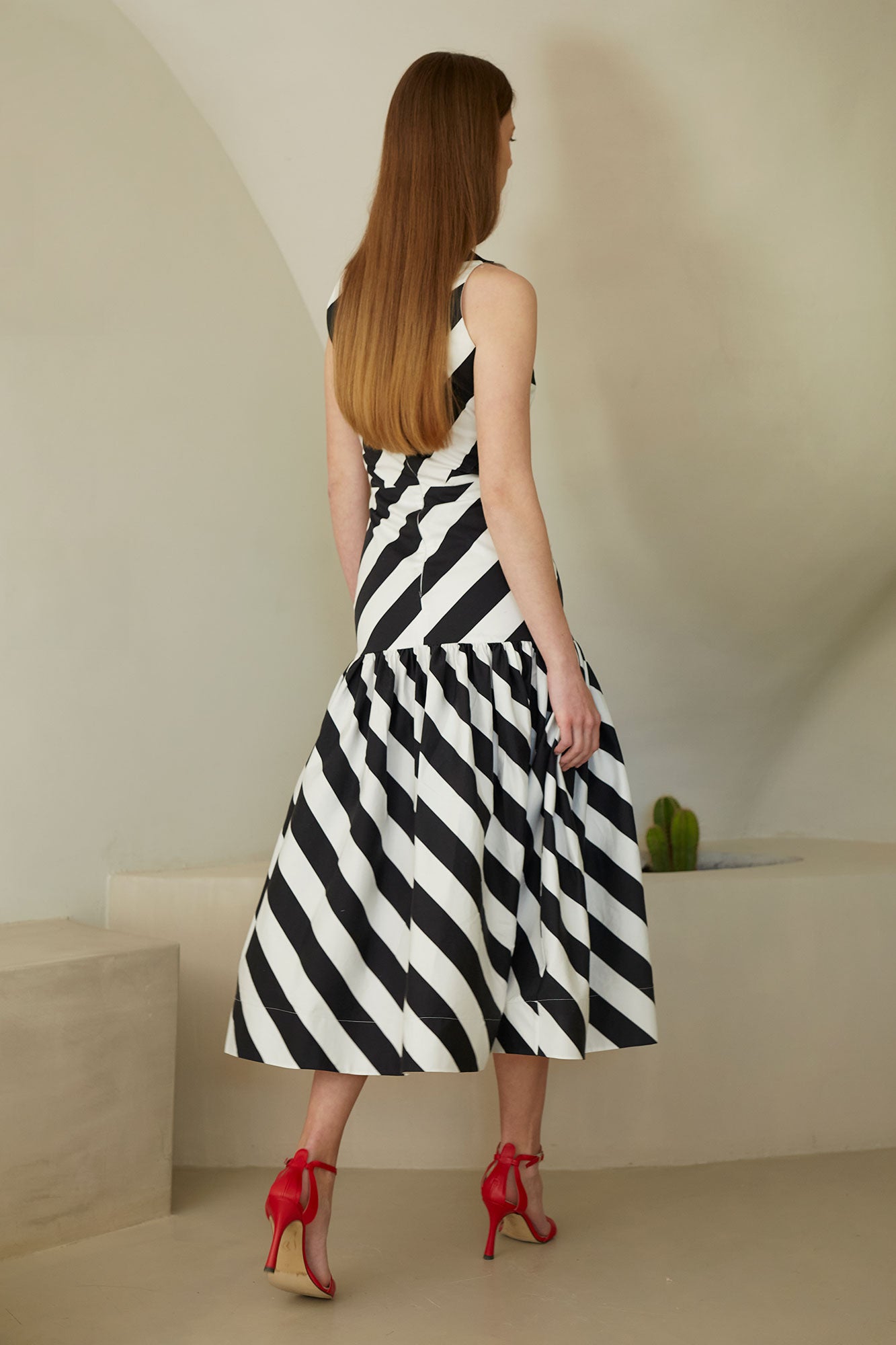 ST.017 ROBE BLANCHE/NOIRE