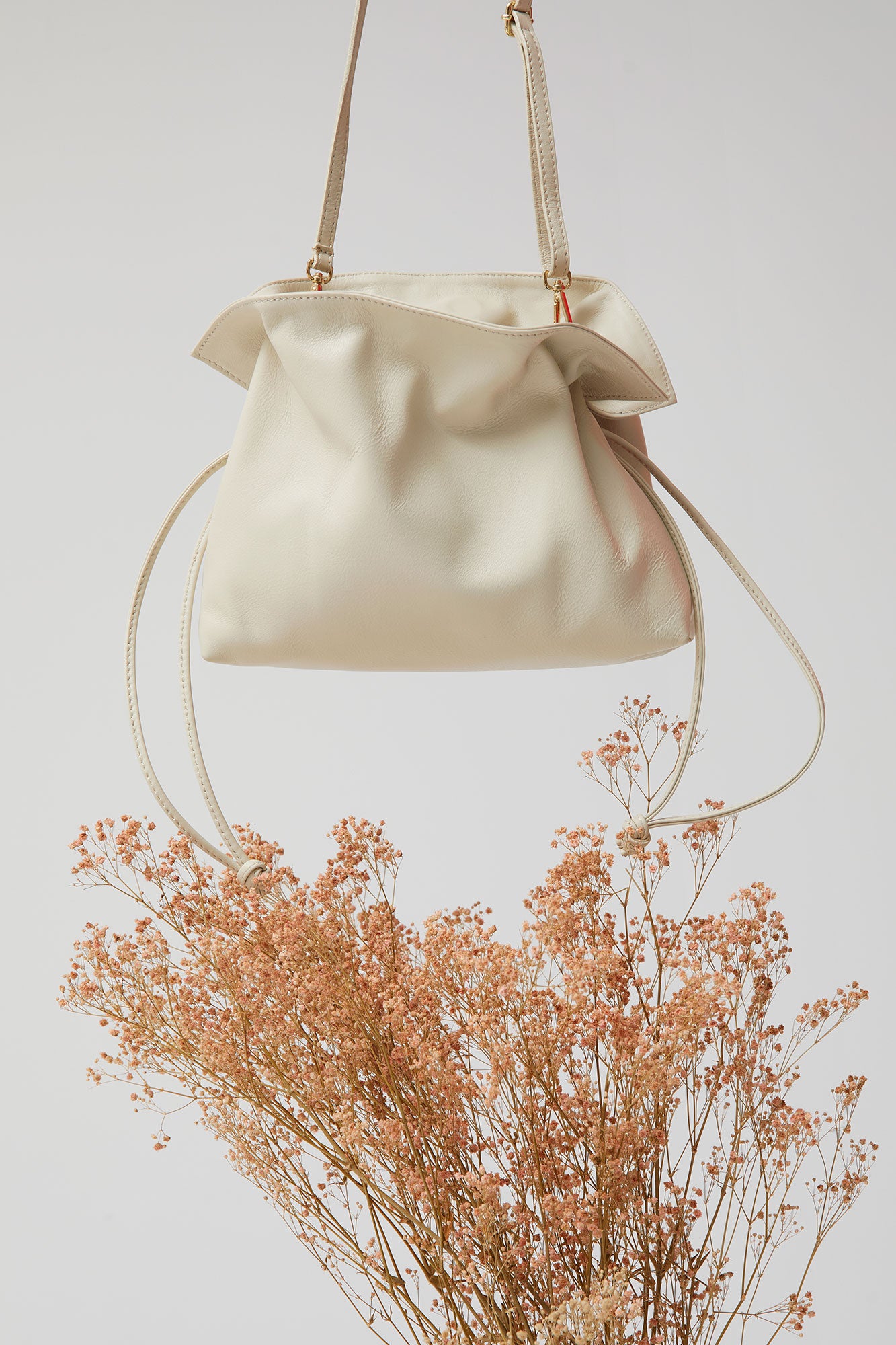 BEIGE LEATHER SACK BAG