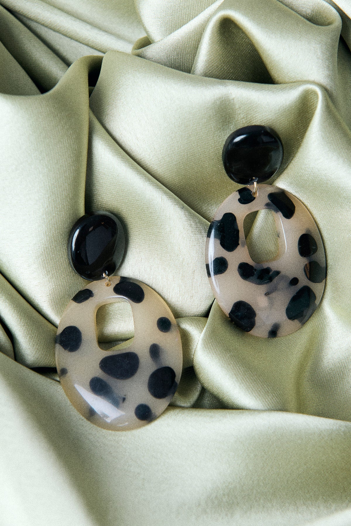AURORA BLACK EARRINGS