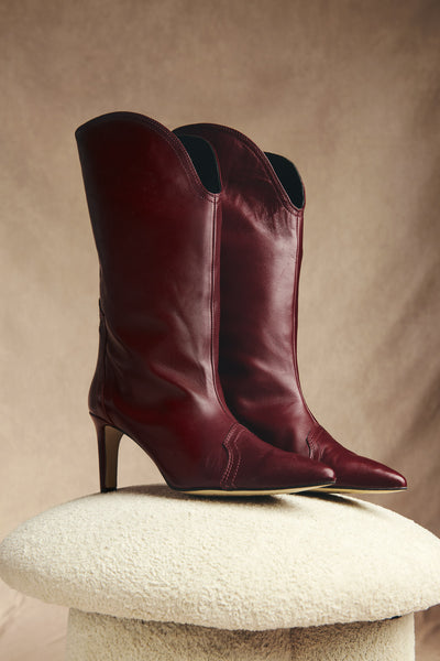 PLAIN BURGUNDY BOOTS