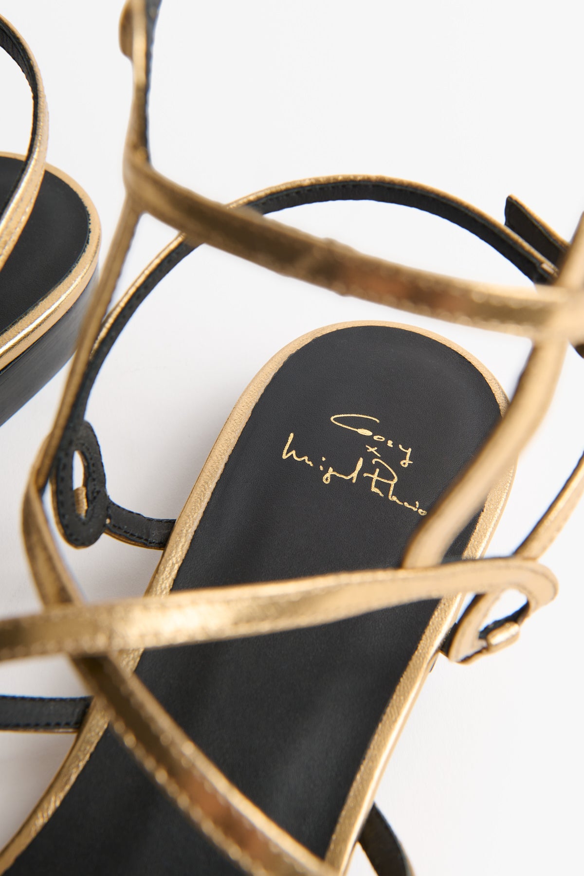 SANDALIAS CMP.05 DORADO