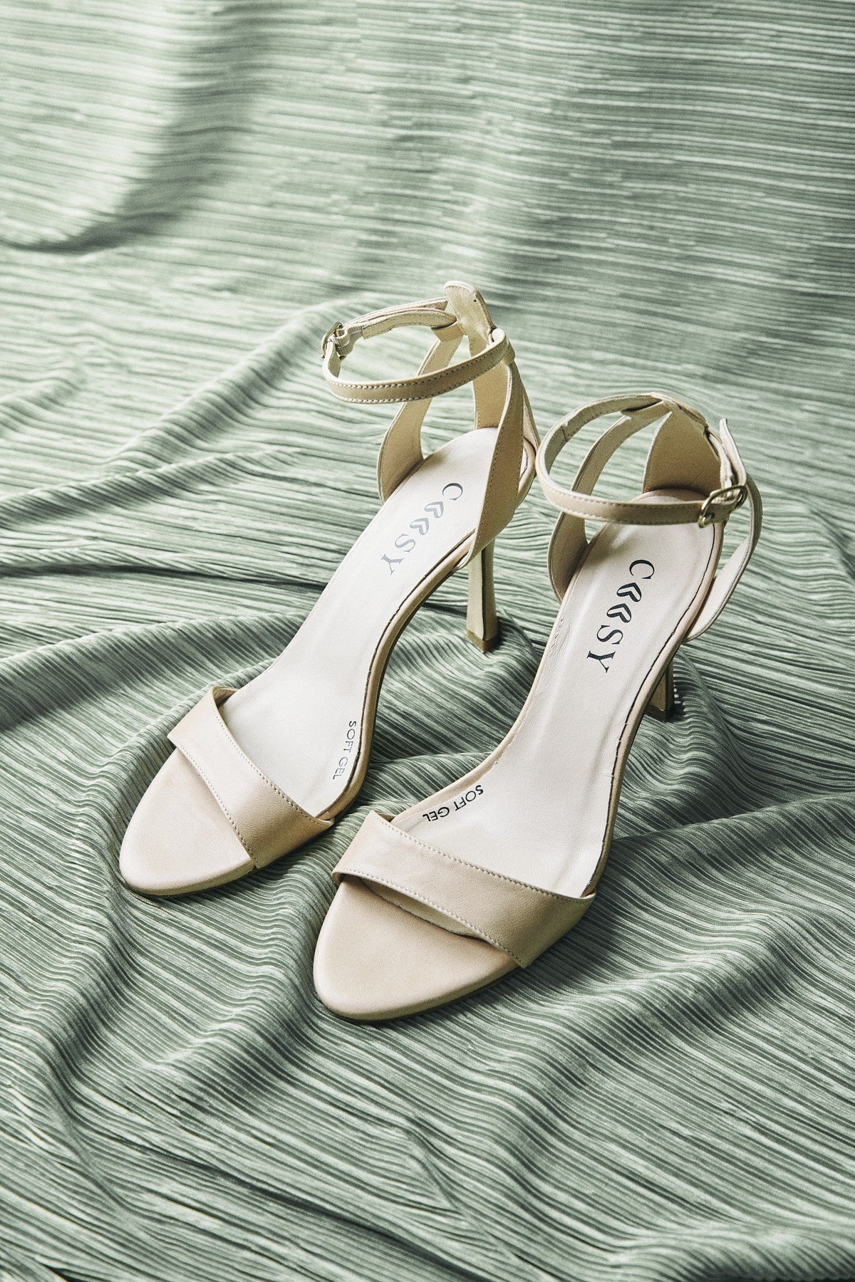 SANDÁLIAS DE COURO BEGE