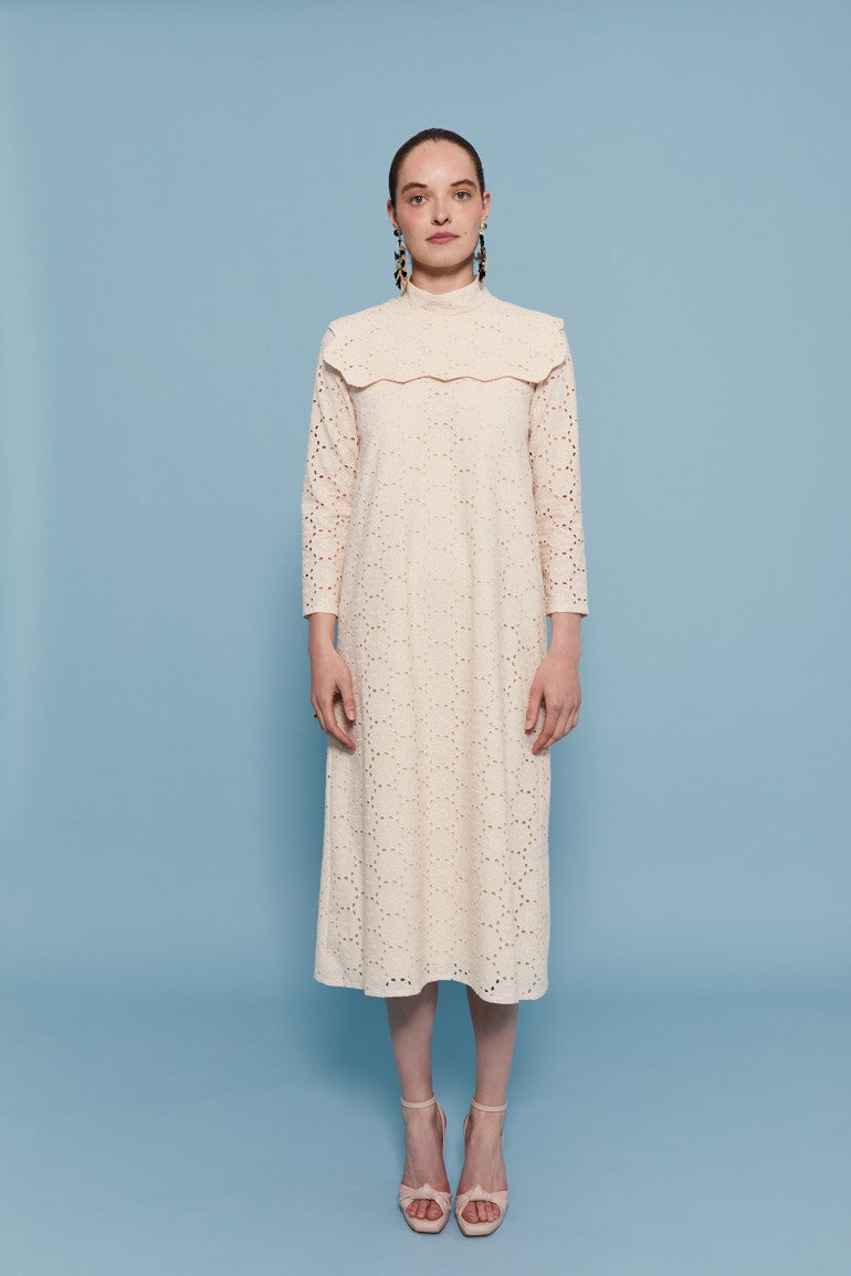 ROBE BEIGE DÉCOUPÉE