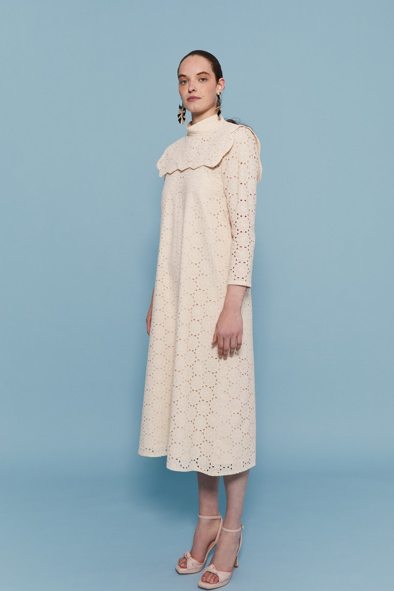 ROBE BEIGE DÉCOUPÉE